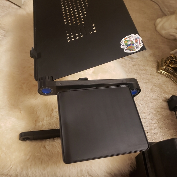 Laptop stand table holds up to 16 inch laptop - Picture 6 of 8